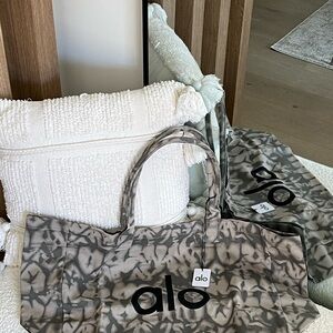 ALO Yoga tie-die Tote Bag